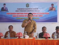 Peduli Stunting, Pj. Bupati Takalar Serahkan Bantuan Pangan Olahan Ikan