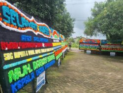 Kantor Desa Paddingin Di Penuhi Karangan Bunga Berisi Ucapan Selamat Dari Kepala Desa se-Kabupaten Takalar