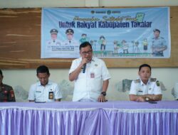 Bupati Takalar bersama Wakil Bupati Takalar Serahkan Sertifikat Tanah Untuk Rakyat Kab. Takalar
