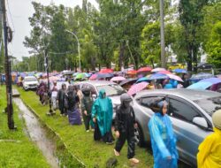 Ribuan Warga Tetap Antusias Ikuti Gerak Jalan Santai HUT ke-66 Takalar Meski Diguyur Hujan