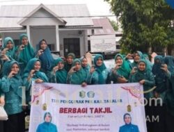 Ketua TP PKK Takalar Turun Langsung Pimpin Aksi Sosial Berbagi Takjil Di Mappakasunggu