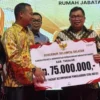 Takalar Borong Dua Penghargaan Indikator Makro, Daeng Manye Terima Total Rp150 Juta dari Gubernur Sulsel