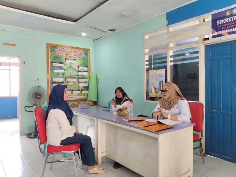 Dari Aduan Warga ke Aksi Nyata: Camat Pattallassang Sidak Layanan Kelurahan