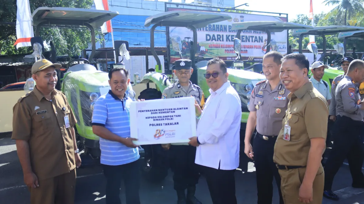 Perkuat Ketahanan Pangan, Pemerintah Salurkan Bantuan Alsintan ke Kelompok Tani Takalar