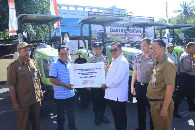 Perkuat Ketahanan Pangan, Pemerintah Salurkan Bantuan Alsintan ke Kelompok Tani Takalar