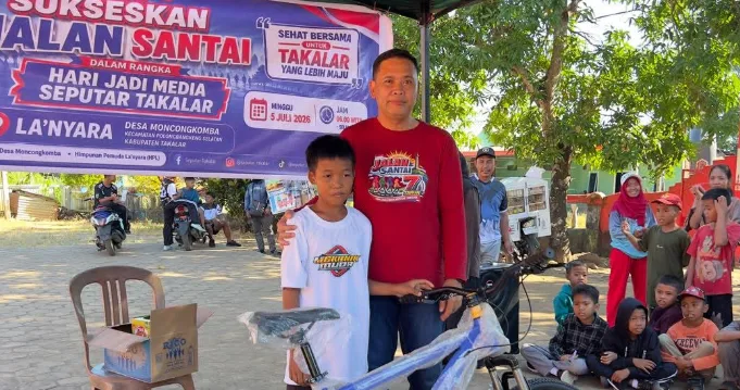 Wabup Hengky Yasin Serahkan Hadiah Utama, Doorprize HUT ke-7 Seputar Takalar Disambut Riuh Warga