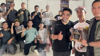 Rajut Kebersamaan Lewat Domino, Wabup Takalar H. Hengky Yasin Serahkan Hadiah Turnamen Ilham Jaya Cup 1