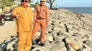 Bupati Takalar Daeng Manye Tinjau Tanggul Abrasi Punaga Kecamatan Laikang