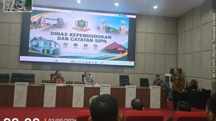 Bupati dan Wabup Takalar Tetap Pimpin Rapat Evaluasi Kinerja OPD hingga Larut Malam, Walaupun Kondisi Listrik Lagi Padam